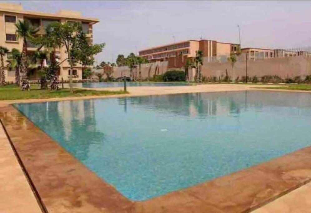 Tres Elegant Avec Piscine Appartement